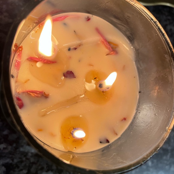 Pink Mint Handmade Soy Candle (Perfect Home Decor)🕯️ - Picture 2 of 8